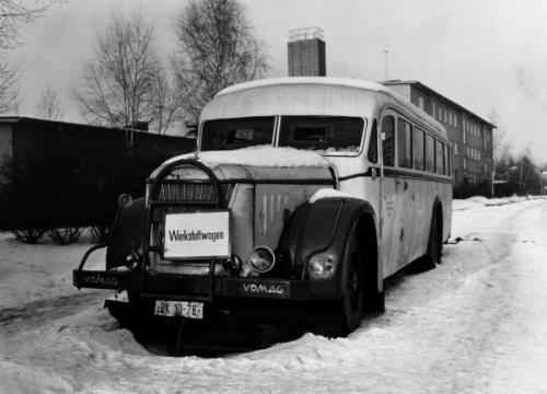 Het vluchtvoertuig waarmee de families in 1962 aankwamen bij het opvangcentrum Marienfelde -Landesarchiv Berlin, Helga Mellmann, nr. 293348-