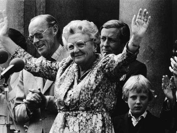 Defile Soestdijk, laatste; Prinses Juliana tijdens dankwoord; Prinses Juliana dankt het publiek na haar toespraak 31 mei 1980 Anefo